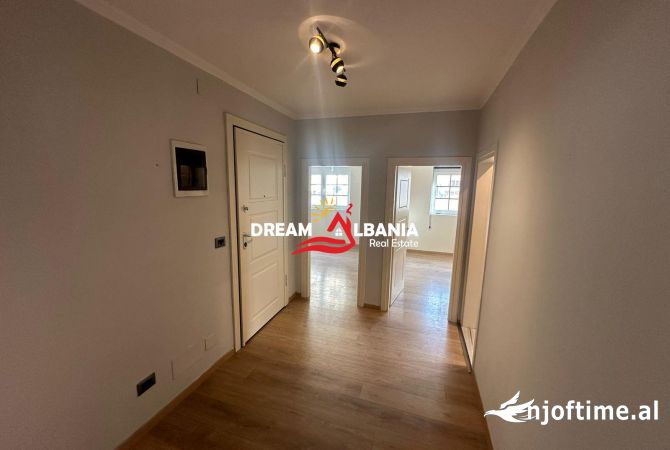 Ambjent zyre me qera ne rrugen Myslym Shyri, tek Shallvaret (ID 4261962)