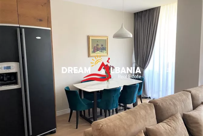 Shtepi me qera Apartament ne Tirane, 3+1, Mobilimi E mobiluar, Pagesa 2,000  Euro.