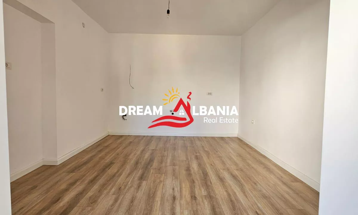 Shtepi ne shitje Apartament ne Tirane, 1+1, Mobilimi Bosh, pa mobiluar, Pagesa 98,000  Euro.
