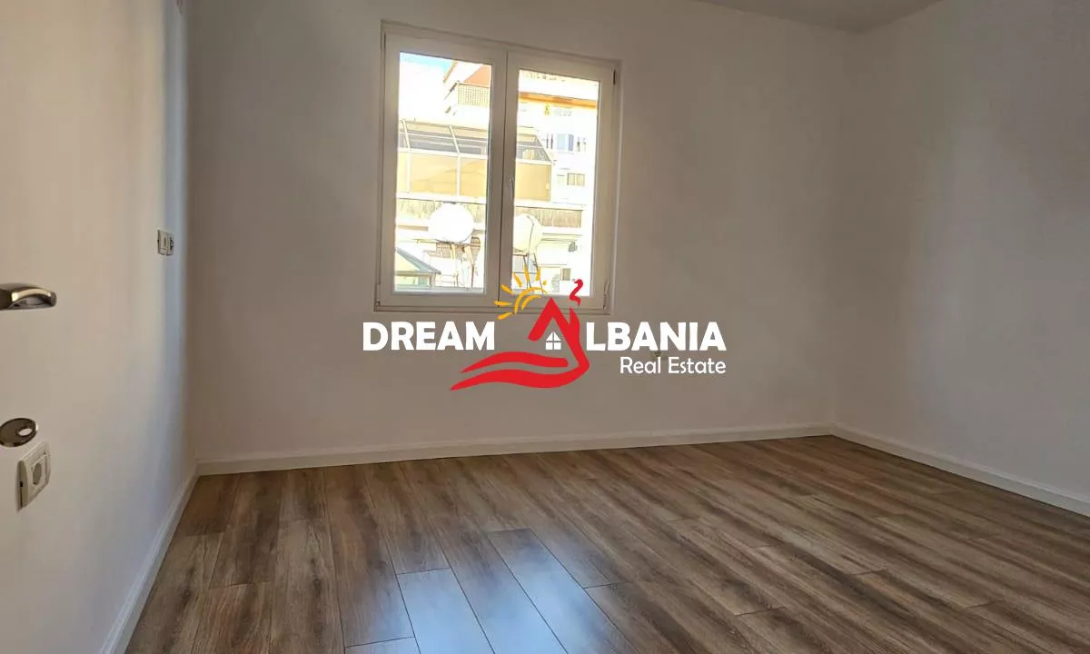 Shtepi ne shitje Apartament ne Tirane, 2+1, Mobilimi Bosh, pa mobiluar, Pagesa 167,000  Euro.
