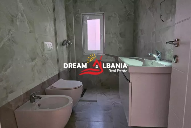 Shtepi ne shitje Apartament ne Tirane, 2+1, Mobilimi Bosh, pa mobiluar, Pagesa 167,000  Euro.