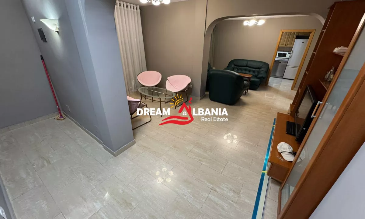 Appartamento in vendita a Tirana 2+1, Arredato