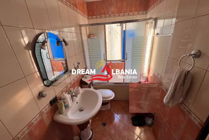 Shtepi ne shitje Apartament ne Tirane, 2+1, Mobilimi E mobiluar, Pagesa 175,000  Euro.