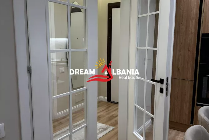 Shtepi ne shitje Apartament ne Tirane, 2+1, Mobilimi E mobiluar, Pagesa 248,000  Euro.