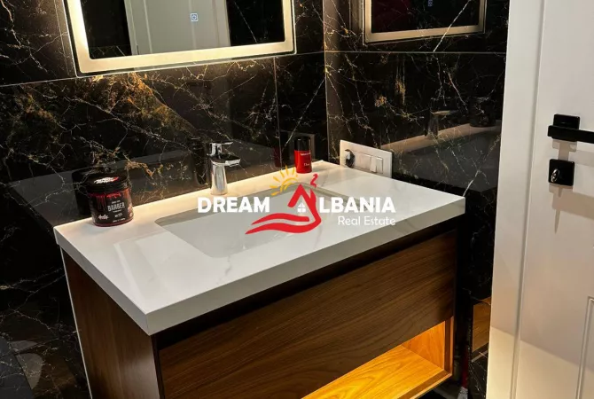 Shtepi ne shitje Apartament ne Tirane, 2+1, Mobilimi E mobiluar, Pagesa 248,000  Euro.