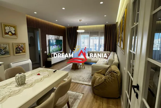 Shtepi ne shitje Apartament ne Tirane, 2+1, Mobilimi E mobiluar, Pagesa 248,000  Euro.