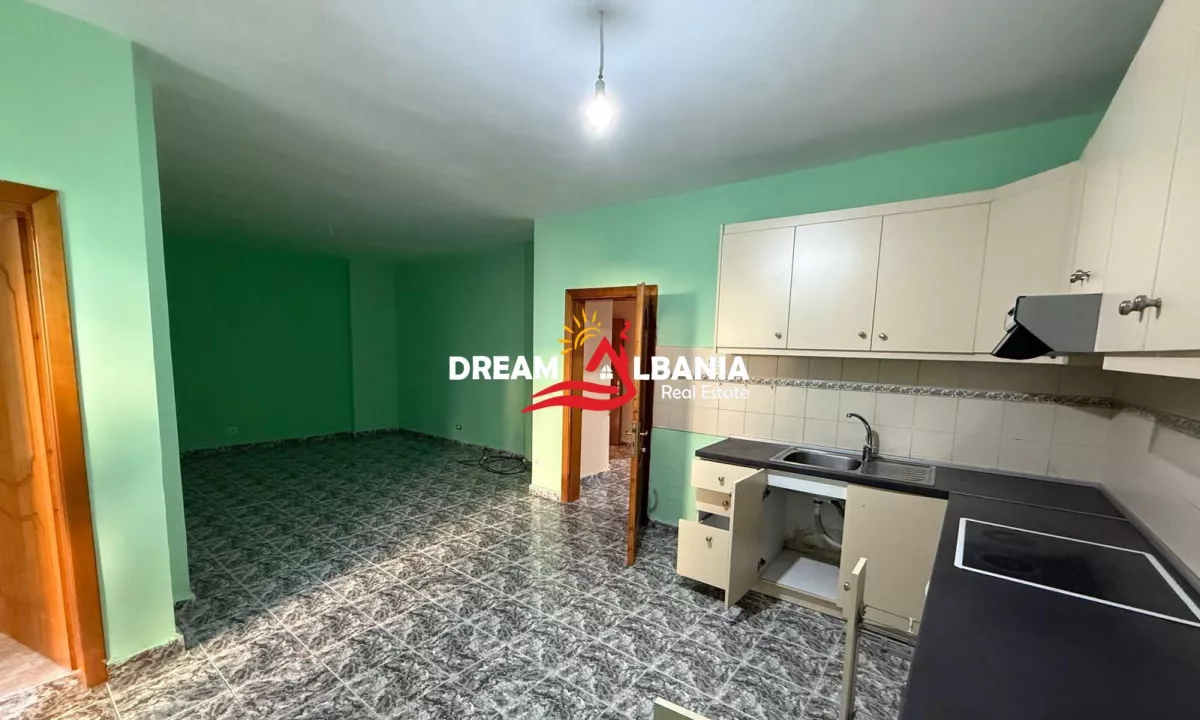 Shtepi ne shitje Apartament ne Tirane, 3+1, Mobilimi Bosh, pa mobiluar, Pagesa 248,000  Euro.