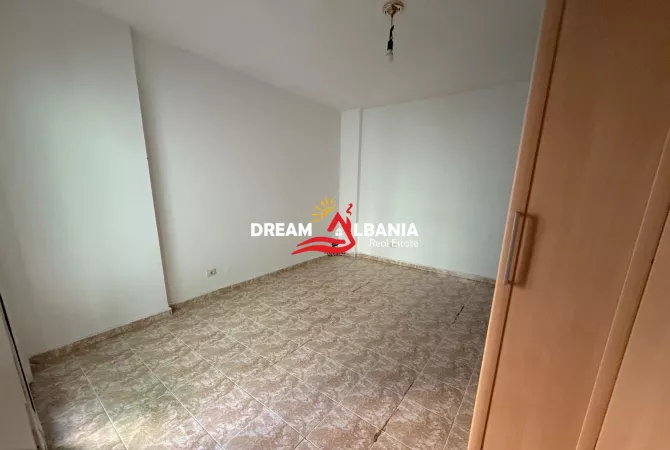 Shtepi ne shitje Apartament ne Tirane, 3+1, Mobilimi Bosh, pa mobiluar, Pagesa 248,000  Euro.