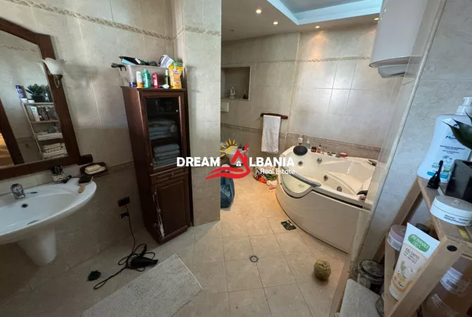 Shtepi ne shitje Apartament ne Tirane, 2+1, Mobilimi E mobiluar, Pagesa 225,000  Euro.