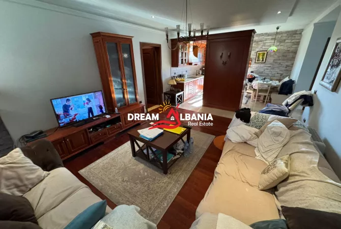 Shtepi ne shitje Apartament ne Tirane, 2+1, Mobilimi E mobiluar, Pagesa 225,000  Euro.