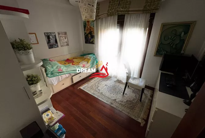 Shtepi ne shitje Apartament ne Tirane, 2+1, Mobilimi E mobiluar, Pagesa 225,000  Euro.