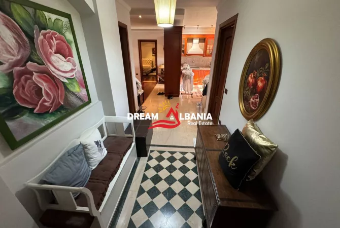 Shtepi ne shitje Apartament ne Tirane, 2+1, Mobilimi E mobiluar, Pagesa 225,000  Euro.