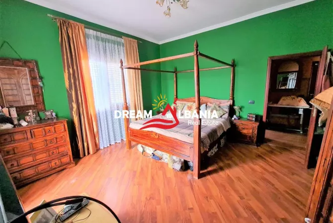 Shtepi ne shitje Vila Luksoze ne Tirane, 4+1, Mobilimi E mobiluar, Pagesa 320,000  Euro.