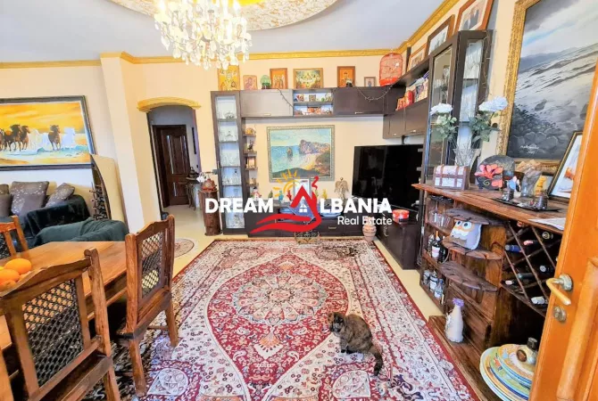 Shtepi ne shitje Vila Luksoze ne Tirane, 4+1, Mobilimi E mobiluar, Pagesa 320,000  Euro.