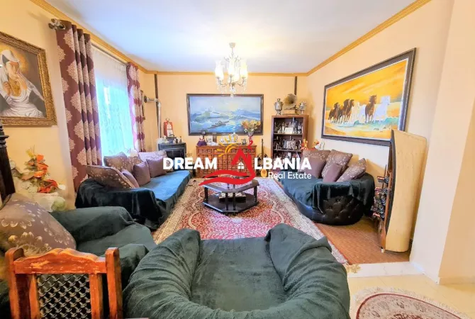 Shtepi ne shitje Vila Luksoze ne Tirane, 4+1, Mobilimi E mobiluar, Pagesa 320,000  Euro.