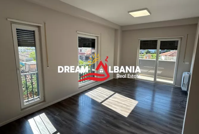 Shtepi ne shitje Apartament ne Tirane, 2+1, Mobilimi E mobiluar, Pagesa 210,000  Euro.