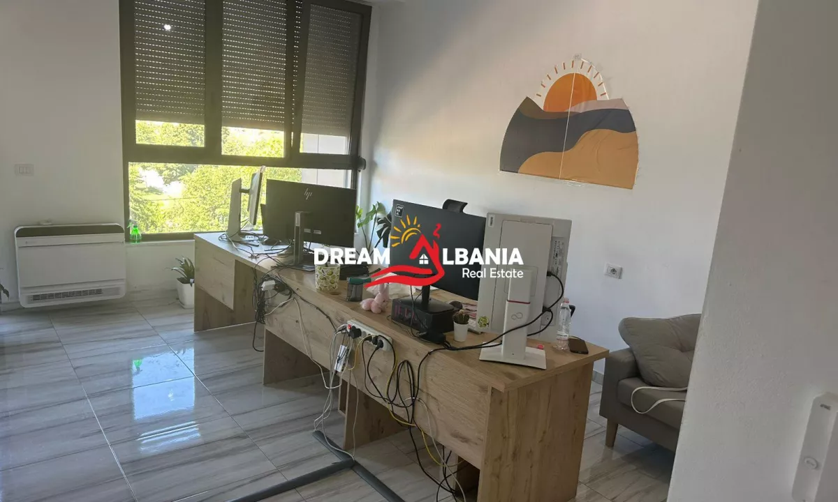 Ambjent 2+1 bosh per qera prane Fushes Sportit ne Ali Dem, Tirane (ID 42611351)