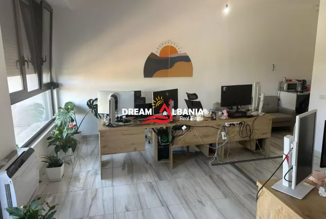 Ambjent 2+1 bosh per qera prane Fushes Sportit ne Ali Dem, Tirane (ID 42611351)