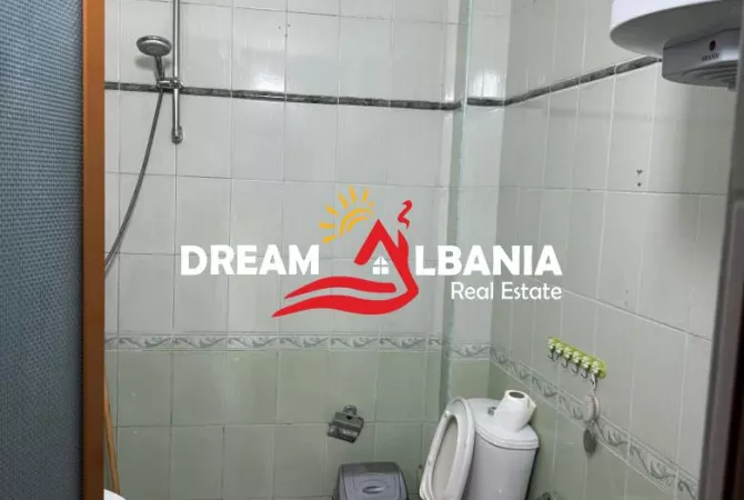 Shtepi ne shitje Apartament ne Tirane, 2+1, Mobilimi Pjeserisht e mobiluar, Pagesa 130,000  Euro.