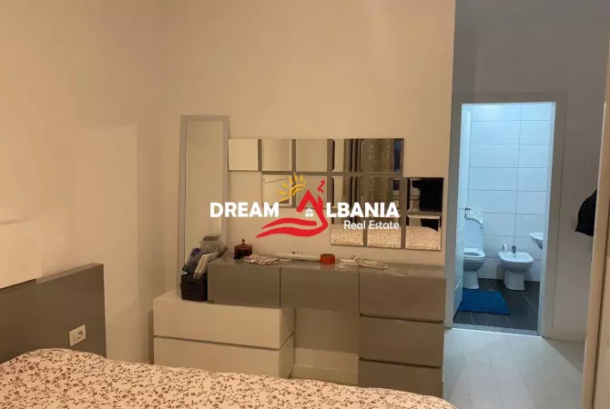 Shtepi ne shitje Apartament ne Tirane, 2+1, Mobilimi E mobiluar, Pagesa 145,000  Euro.