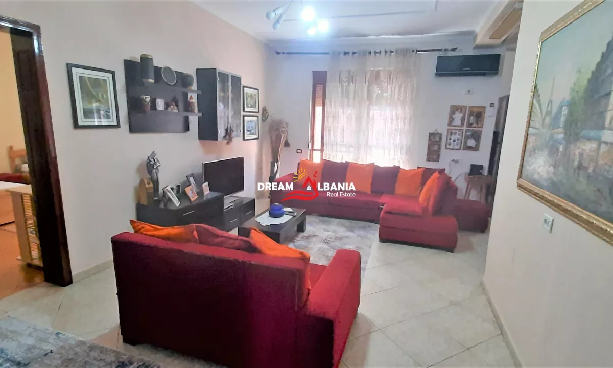 Shtepi me qera Apartament ne Tirane, 3+1, Mobilimi E mobiluar, Pagesa 1,000  Euro.