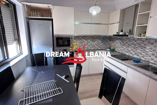 Shtepi ne shitje Apartament ne Tirane, 2+1, Mobilimi E mobiluar, Pagesa 147,000  Euro.