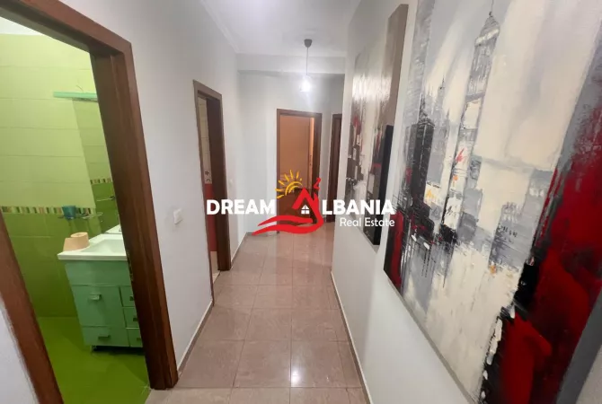 Shtepi ne shitje Apartament ne Tirane, 3+1, Mobilimi E mobiluar, Pagesa 299,000  Euro.