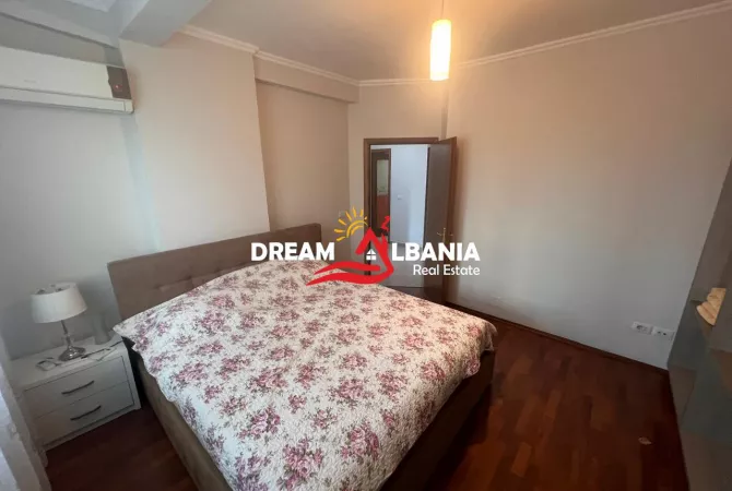 Shtepi ne shitje Apartament ne Tirane, 3+1, Mobilimi E mobiluar, Pagesa 299,000  Euro.