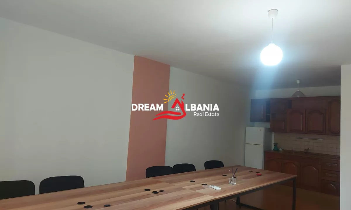 Zyre me qera ne rrugen e Elbasanit prane Ambasades Amerikane ne Tirane (ID 4261948)