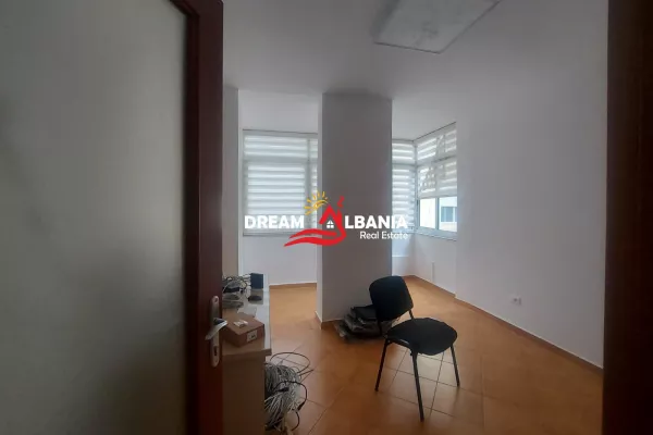 Business Property for Rent 3+1 in Tirana - 800 Euro