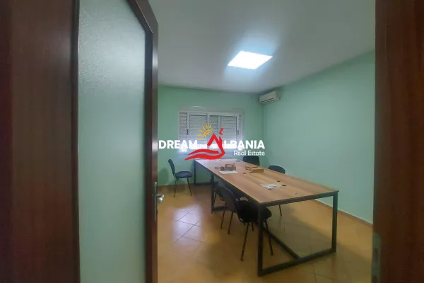 Zyre me qera ne rrugen e Elbasanit prane Ambasades Amerikane ne Tirane (ID 4261948)