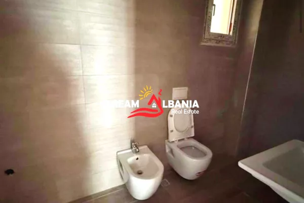 Business Property for Rent 3+1 in Tirana - 600 Euro