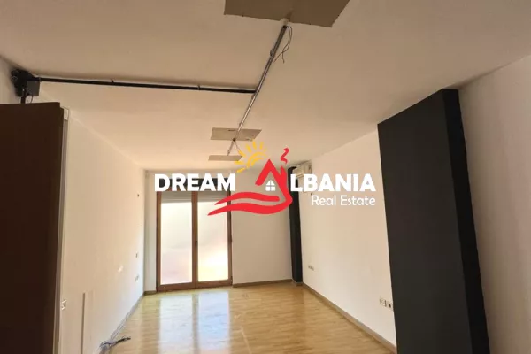 Ambient Komercial/ZYRE me qera ne Myslym Shyr, Prane “Gjykates se Larte”– Tirane (ID 42611364)