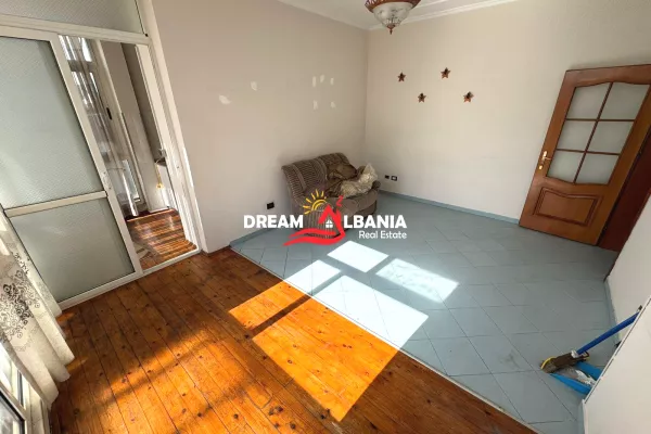 Business Property for Rent 3+1 in Tirana - 800 Euro