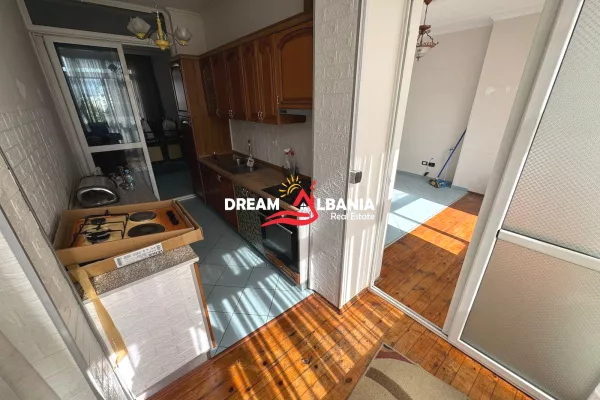 Business Property for Rent 3+1 in Tirana - 800 Euro