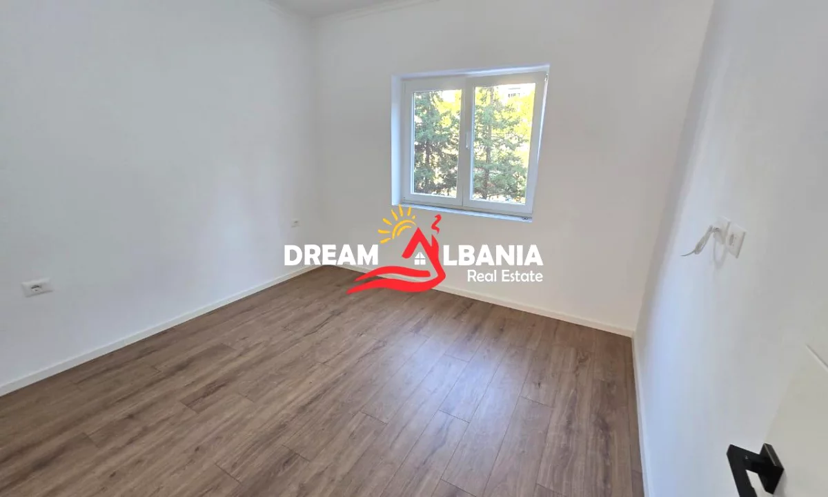 Shtepi ne shitje Apartament ne Tirane, 1+1, Mobilimi Bosh, pa mobiluar, Pagesa 125,000  Euro.