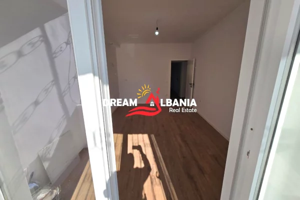 Shtepi ne shitje Apartament ne Tirane, 1+1, Mobilimi Bosh, pa mobiluar, Pagesa 125,000  Euro.