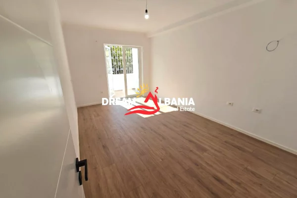 Shtepi ne shitje Apartament ne Tirane, 1+1, Mobilimi Bosh, pa mobiluar, Pagesa 125,000  Euro.