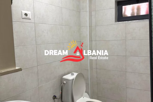 Shtepi ne shitje Apartament ne Tirane, Garsoniere, Mobilimi E mobiluar, Pagesa 87,000  Euro.