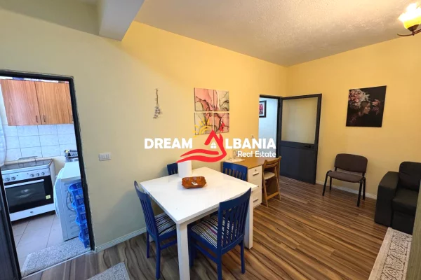 Shtepi ne shitje Apartament ne Tirane, Garsoniere, Mobilimi E mobiluar, Pagesa 87,000  Euro.