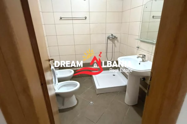 Shtepi ne shitje Apartament ne Tirane, 1+1, Mobilimi Bosh, pa mobiluar, Pagesa 82,000  Euro.