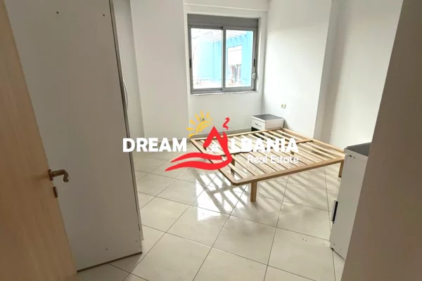 Shtepi ne shitje Apartament ne Tirane, 1+1, Mobilimi Bosh, pa mobiluar, Pagesa 82,000  Euro.