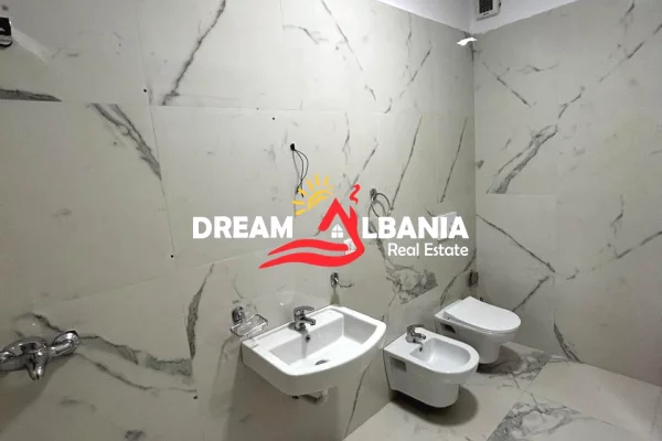 Shtepi ne shitje Apartament ne Tirane, 2+1, Mobilimi Bosh, pa mobiluar, Pagesa 210,000  Euro.