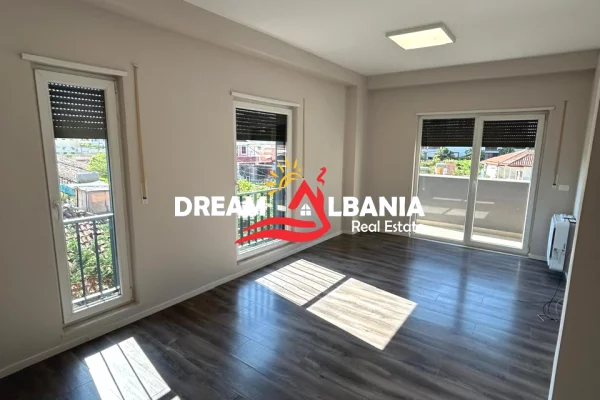 Shtepi ne shitje Apartament ne Tirane, 2+1, Mobilimi Bosh, pa mobiluar, Pagesa 210,000  Euro.