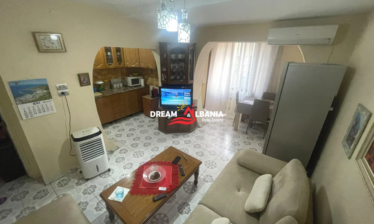 Shtepi ne shitje Apartament ne Tirane, 2+1, Mobilimi E mobiluar, Pagesa 125,000  Euro.