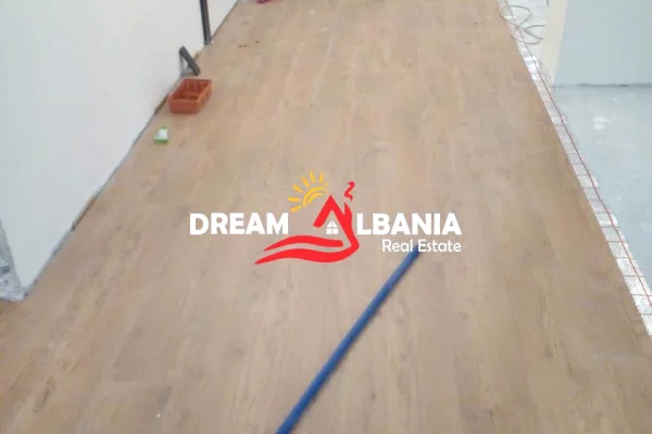 Shtepi ne shitje Apartament ne Tirane, 1+1, Mobilimi Bosh, pa mobiluar, Pagesa 85,000  Euro.