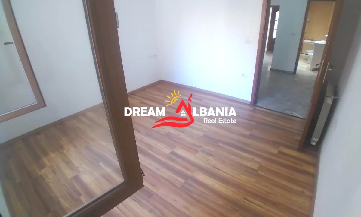 Zyre me qera prane Sheshit Wilson ne Tirane (ID 4261676 )