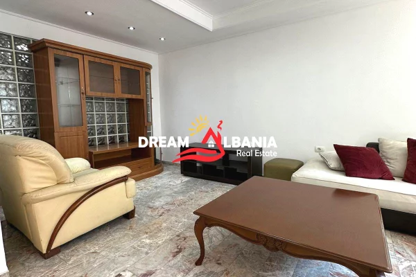 Zyre me qera prane Sheshit Wilson ne Tirane (ID 4261676 )