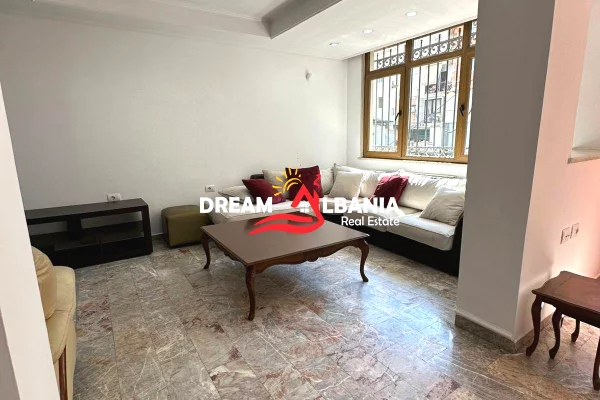 Zyre me qera prane Sheshit Wilson ne Tirane (ID 4261676 )