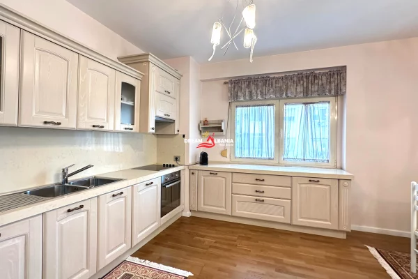 Shtepi me qera Apartament ne Tirane, 2+1, Mobilimi E mobiluar, Pagesa 1,000  Euro.